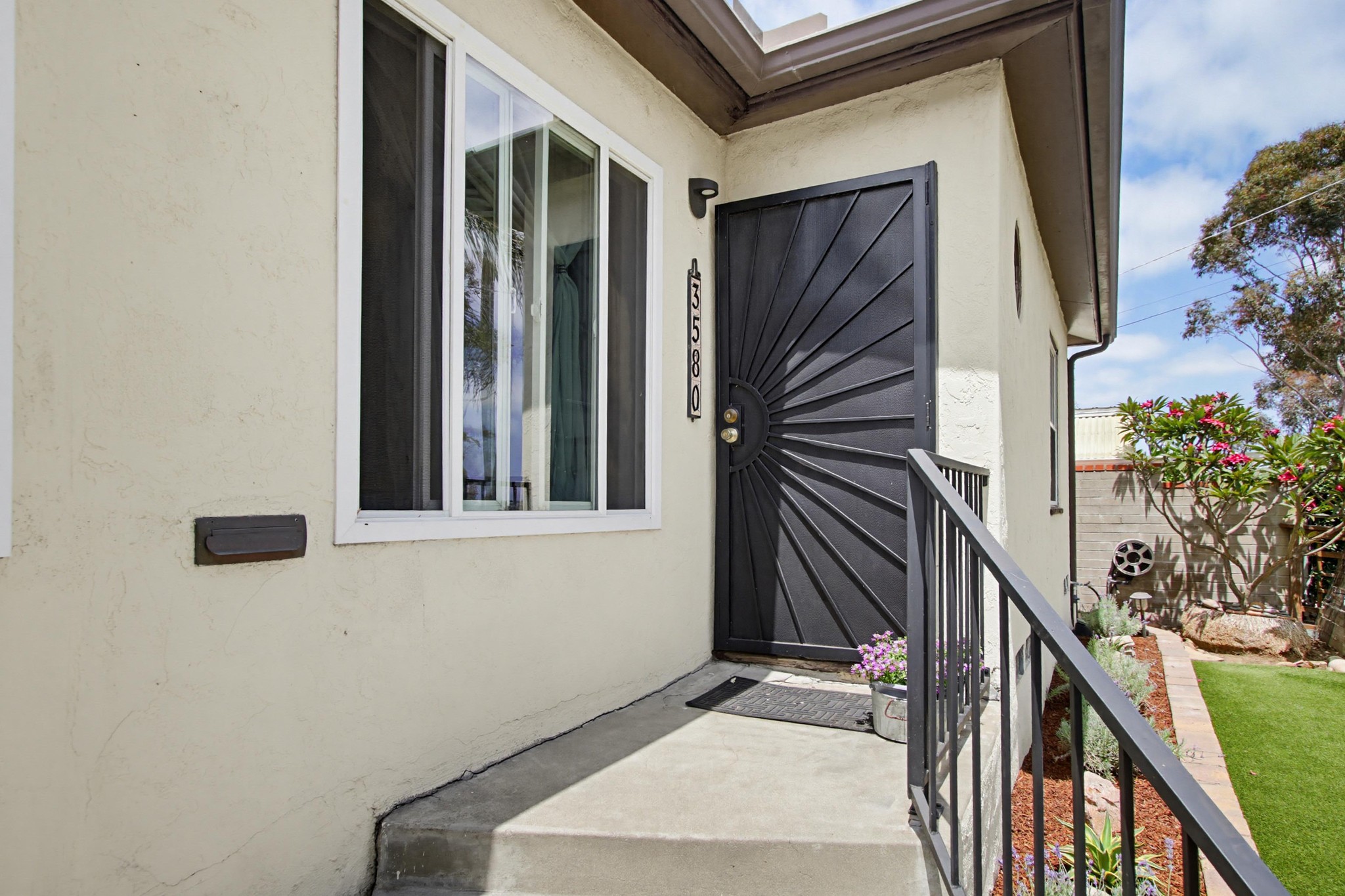Virtual tour photo 10 of 53 for 3580 Redwood St