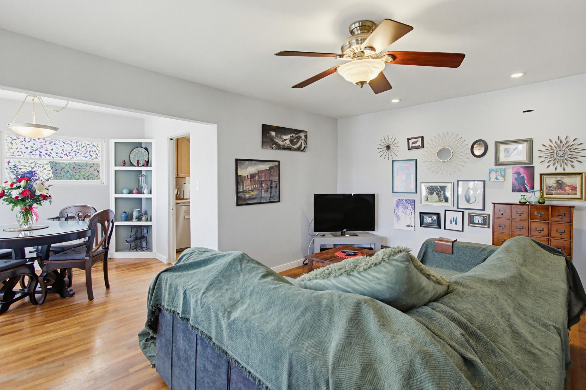 Virtual tour photo 12 of 53 for 3580 Redwood St