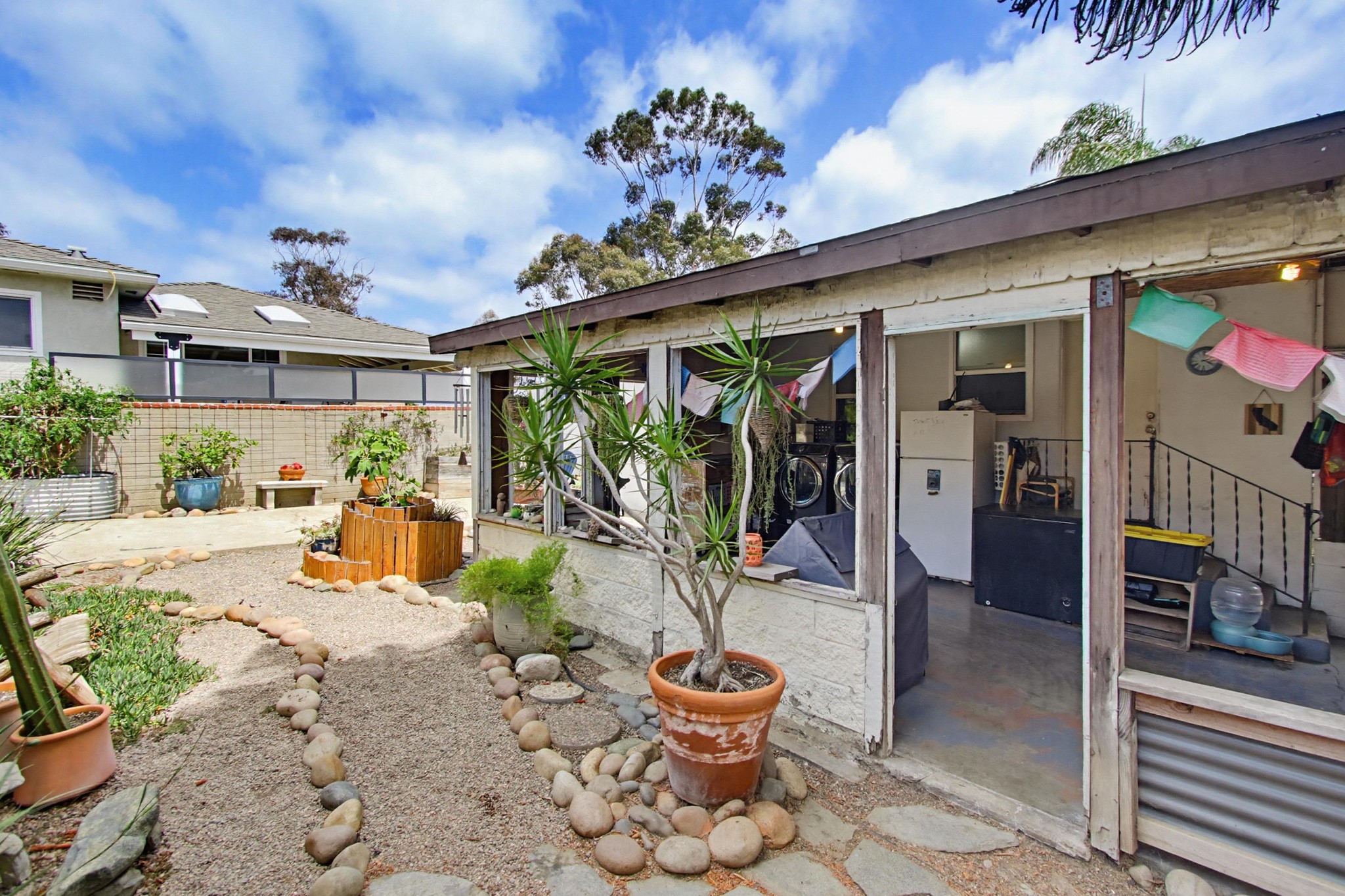 Virtual tour photo 43 of 53 for 3580 Redwood St