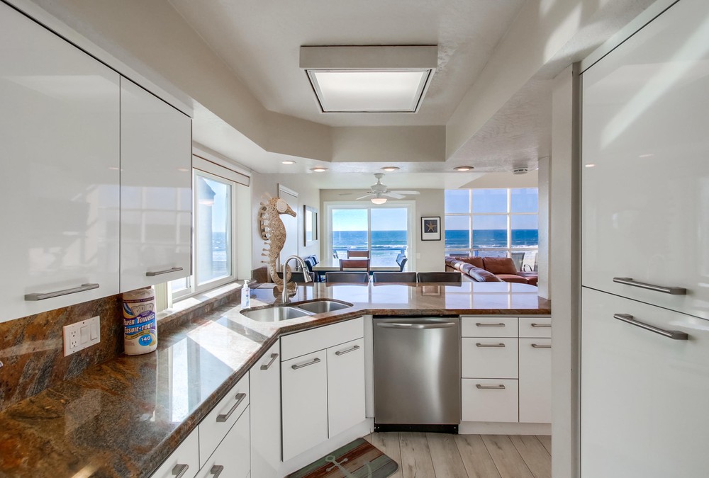 Virtual tour photo 14 of 73 for 3587 Ocean Front Walk