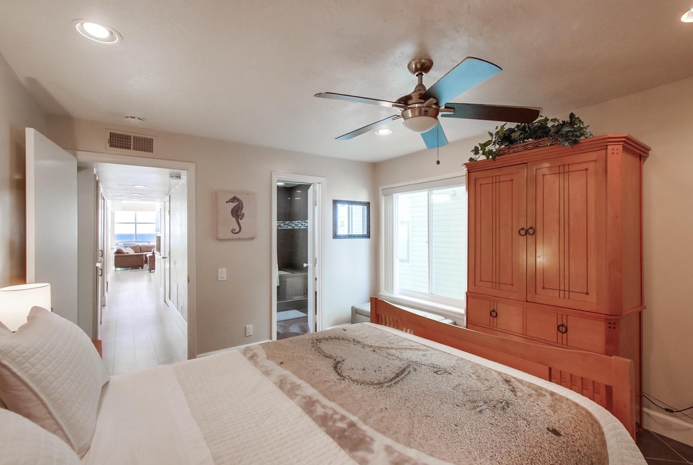 Virtual tour photo 22 of 73 for 3587 Ocean Front Walk