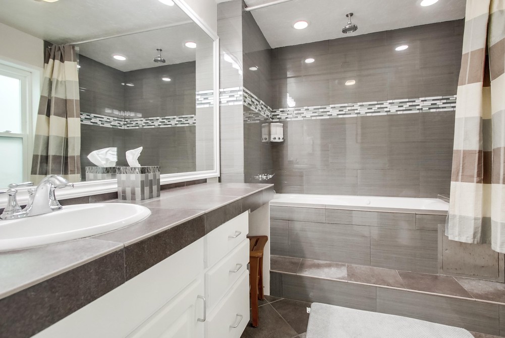 Virtual tour photo 24 of 73 for 3587 Ocean Front Walk