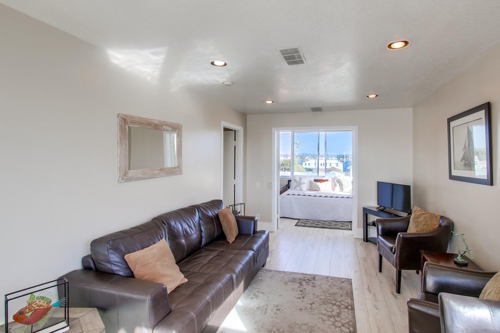 Virtual tour photo 37 of 73 for 3587 Ocean Front Walk