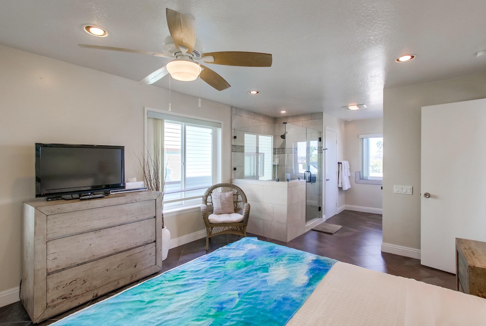 Virtual tour photo 49 of 73 for 3587 Ocean Front Walk