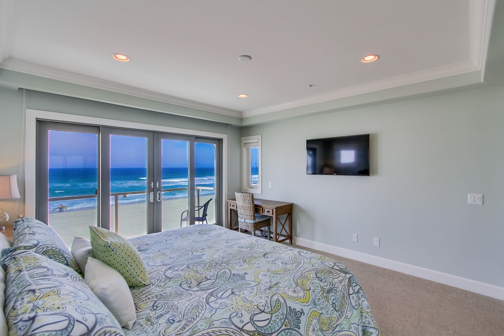 Virtual tour photo 36 of 78 for 3595 Ocean Front Walk