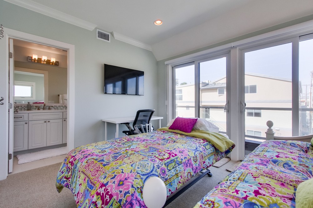 Virtual tour photo 63 of 78 for 3595 Ocean Front Walk