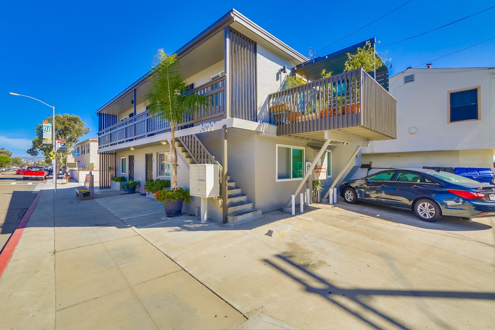 Virtual tour photo 4 of 38 for 3599 Mission Blvd #2