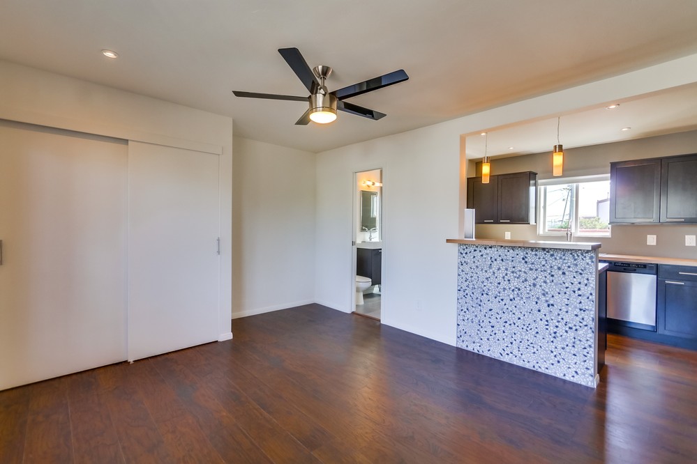Virtual tour photo 14 of 38 for 3599 Mission Blvd #2