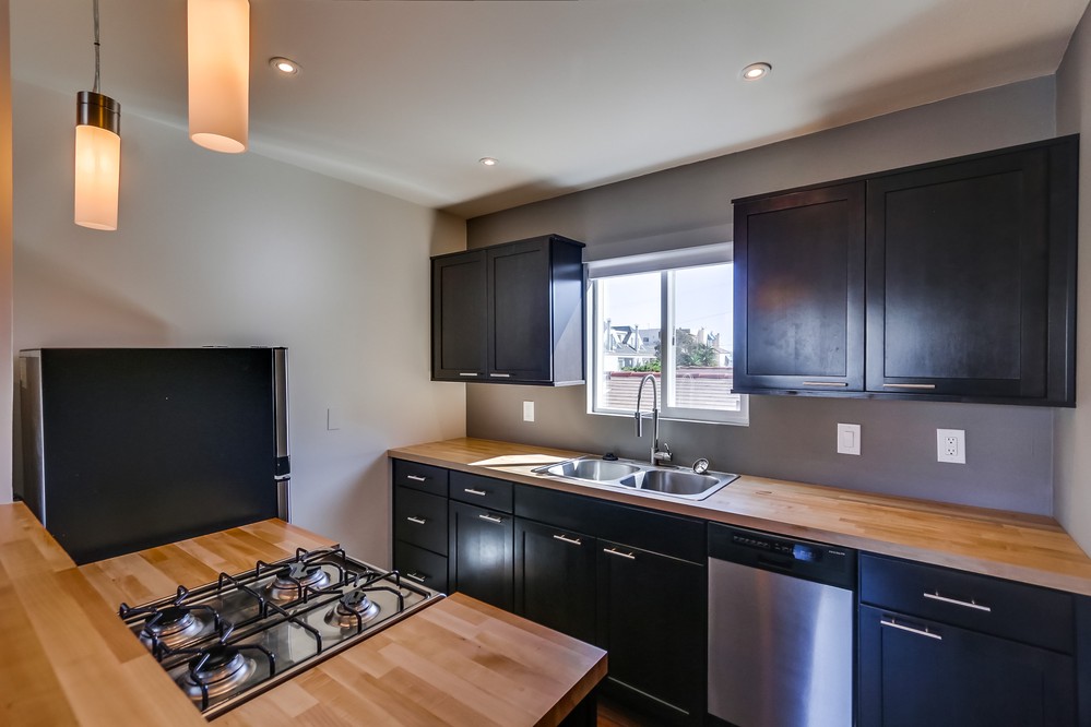 Virtual tour photo 21 of 38 for 3599 Mission Blvd #2