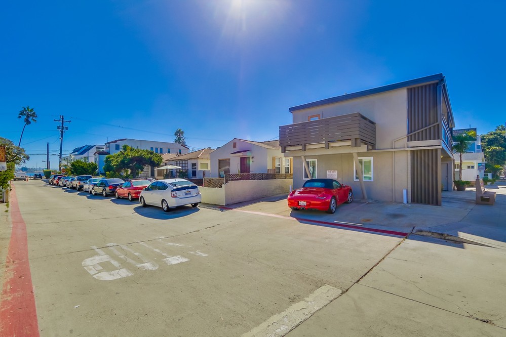 Virtual tour photo 27 of 38 for 3599 Mission Blvd #2
