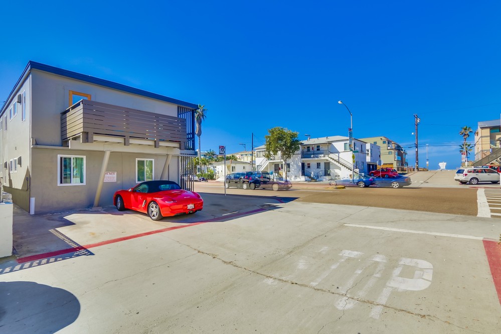 Virtual tour photo 28 of 38 for 3599 Mission Blvd #2