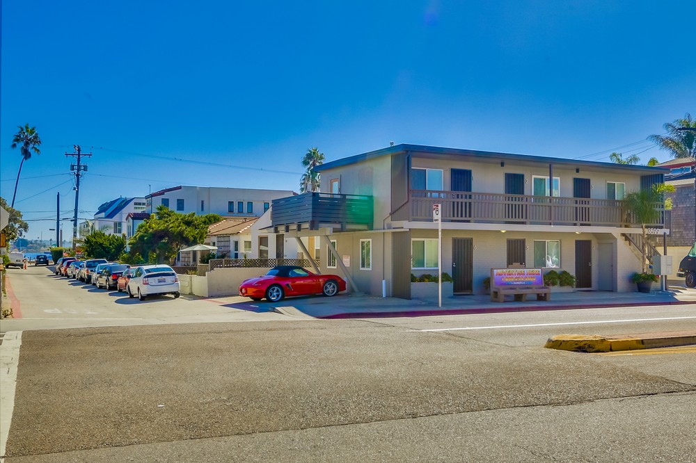 Virtual tour photo 30 of 38 for 3599 Mission Blvd #2