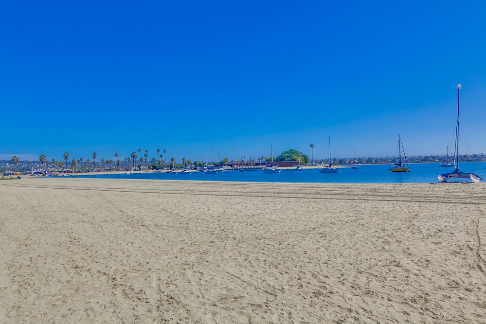 Virtual tour photo 32 of 38 for 3599 Mission Blvd #2