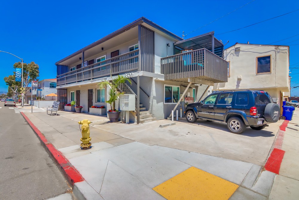 Virtual tour photo 4 of 27 for 3599 Mission Blvd #3