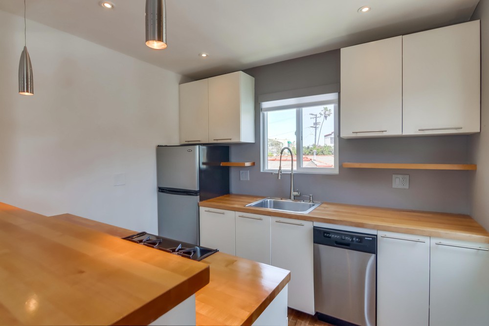 Virtual tour photo 18 of 27 for 3599 Mission Blvd #3