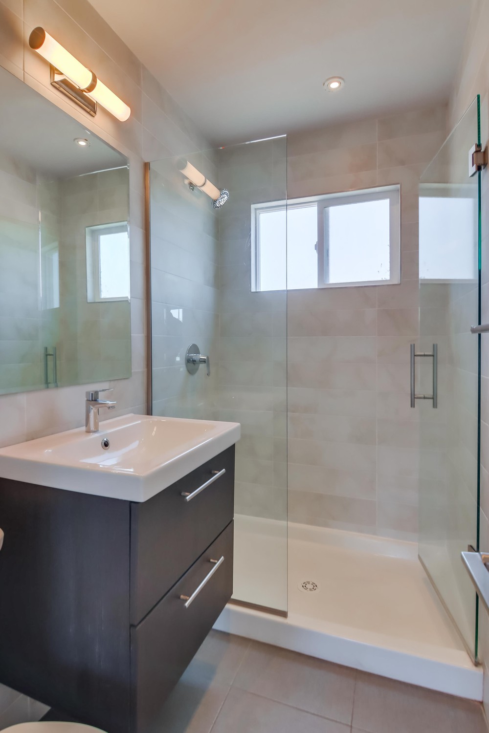 Virtual tour photo 23 of 27 for 3599 Mission Blvd #3