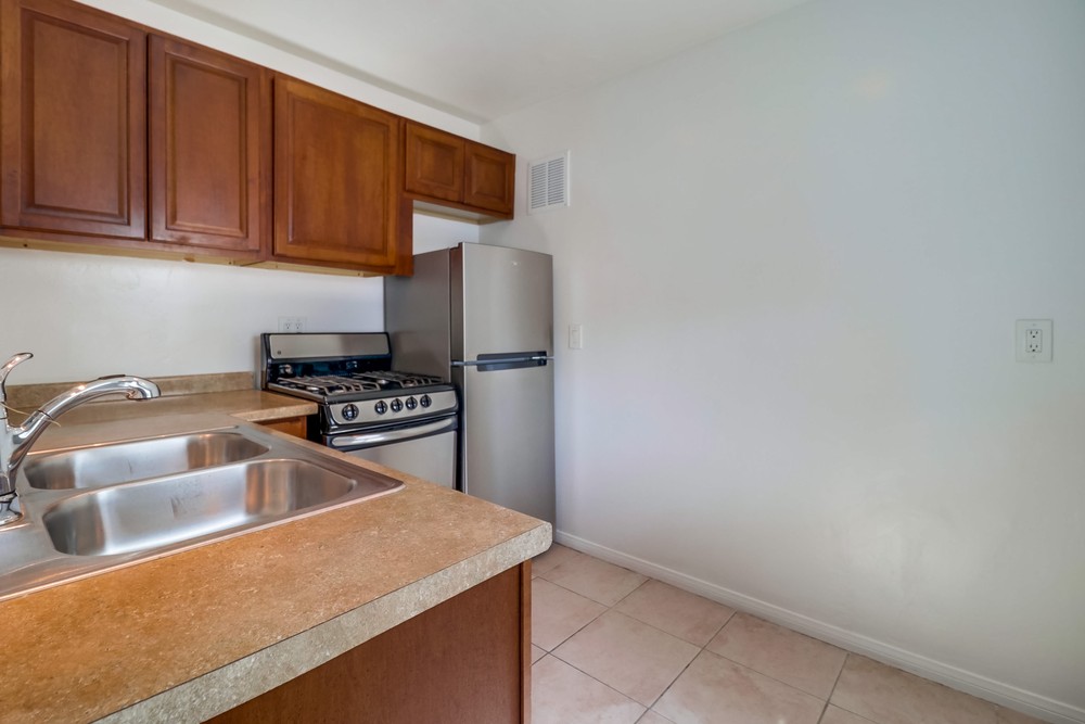 Virtual tour photo 16 of 27 for 3599 Mission Blvd #4