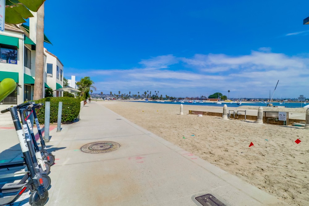 Virtual tour photo 21 of 27 for 3599 Mission Blvd #4