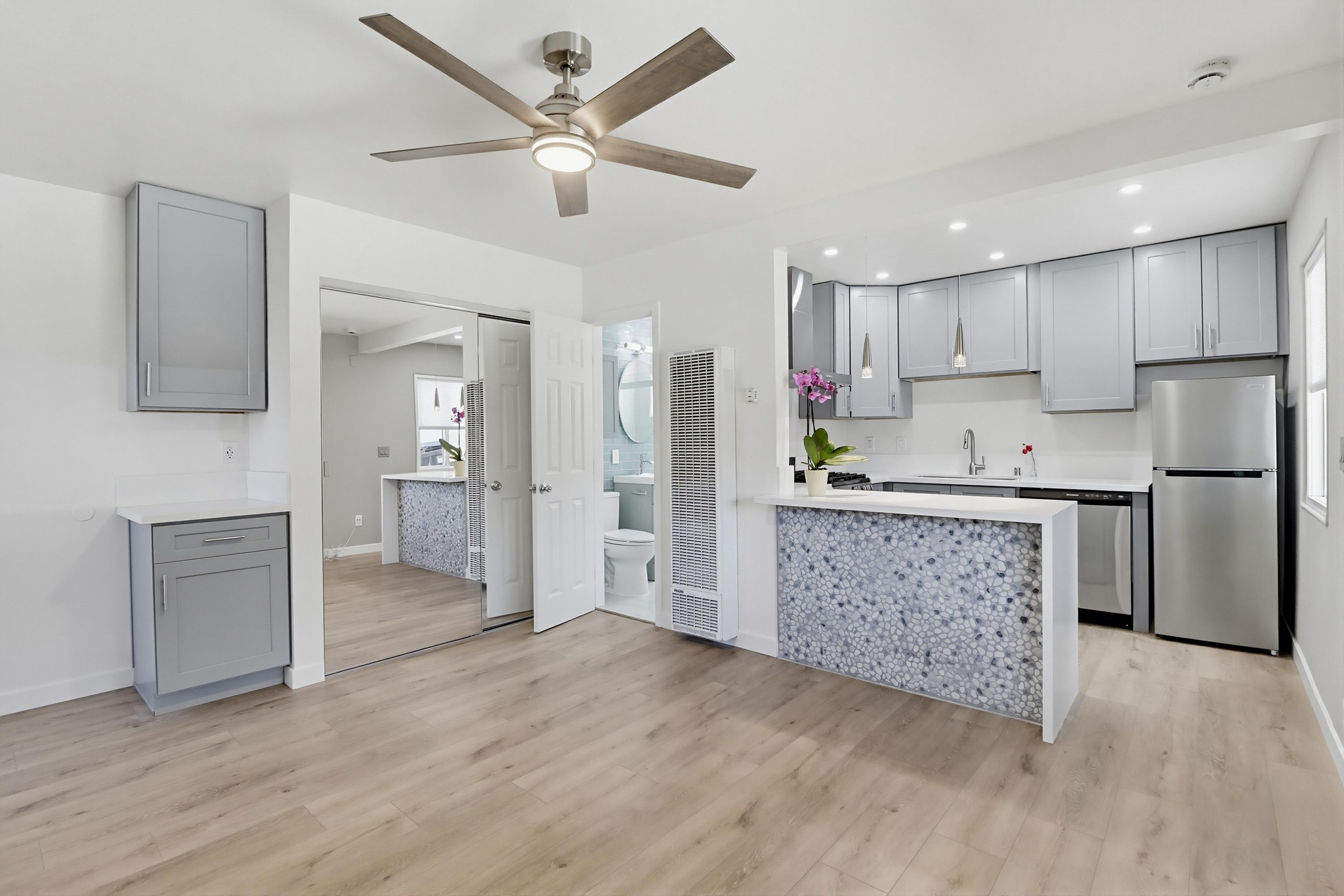 Virtual tour photo 9 of 26 for 3599 Mission Blvd #4