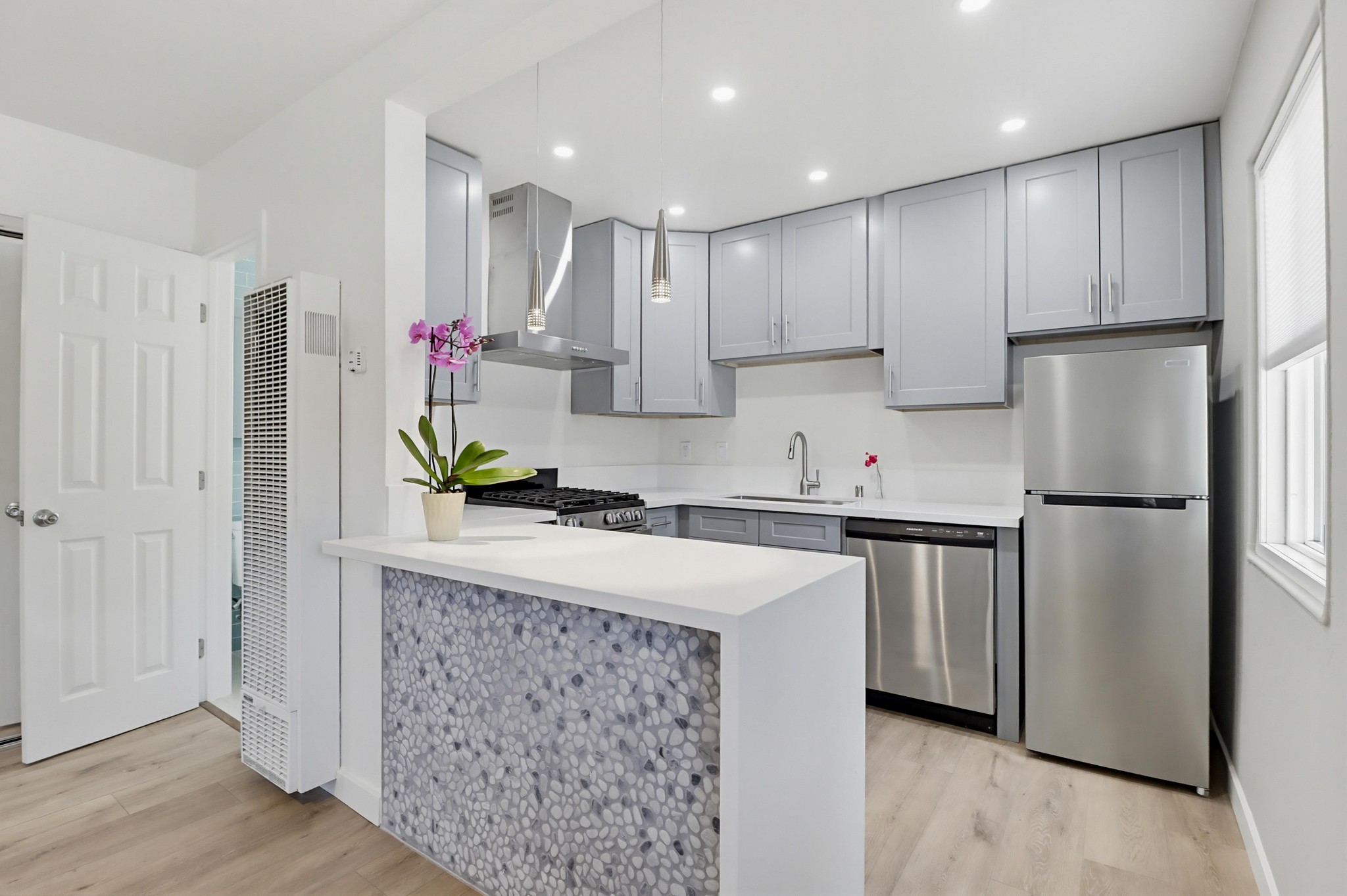 Virtual tour photo 1 of 26 for 3599 Mission Blvd #4