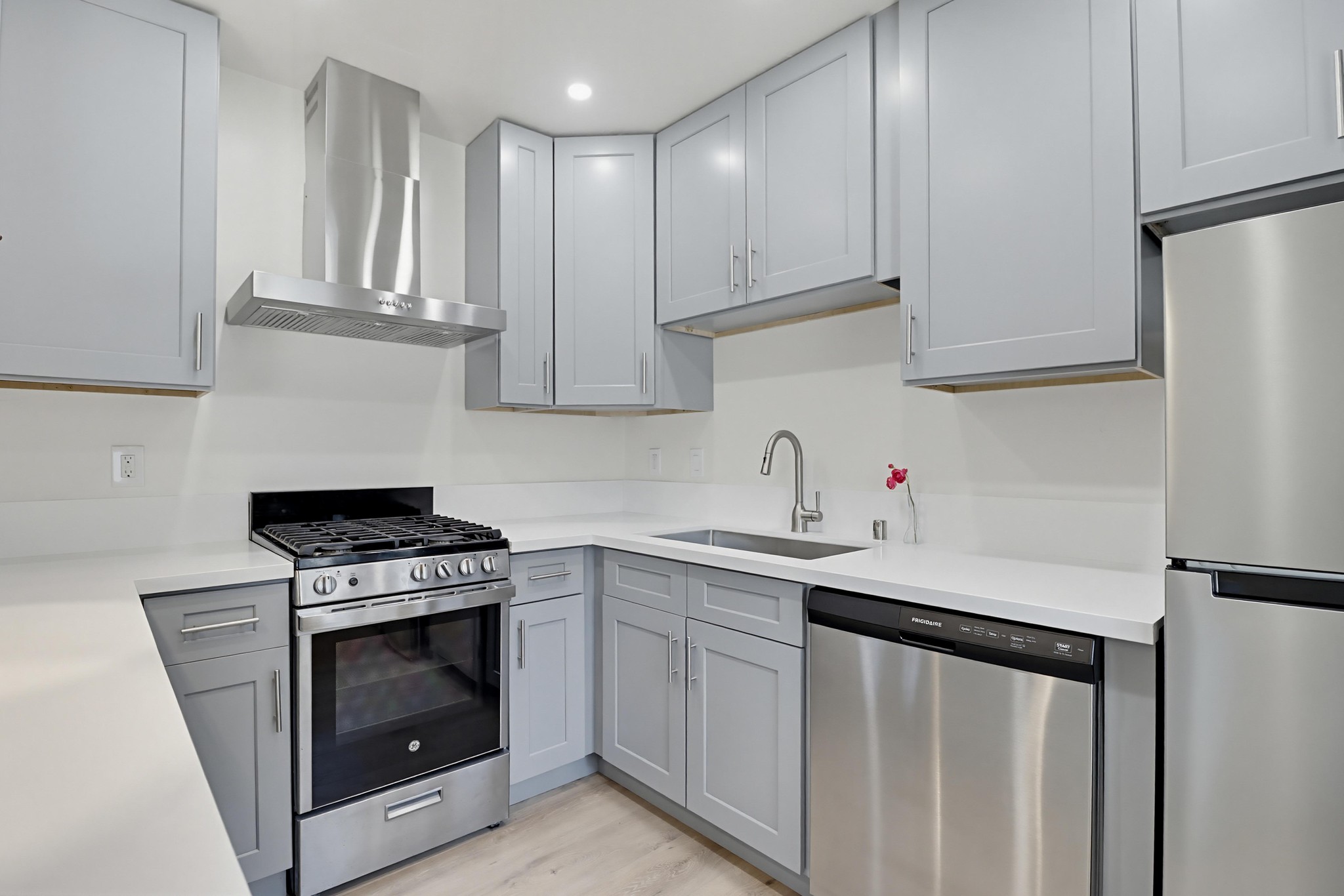Virtual tour photo 11 of 26 for 3599 Mission Blvd #4