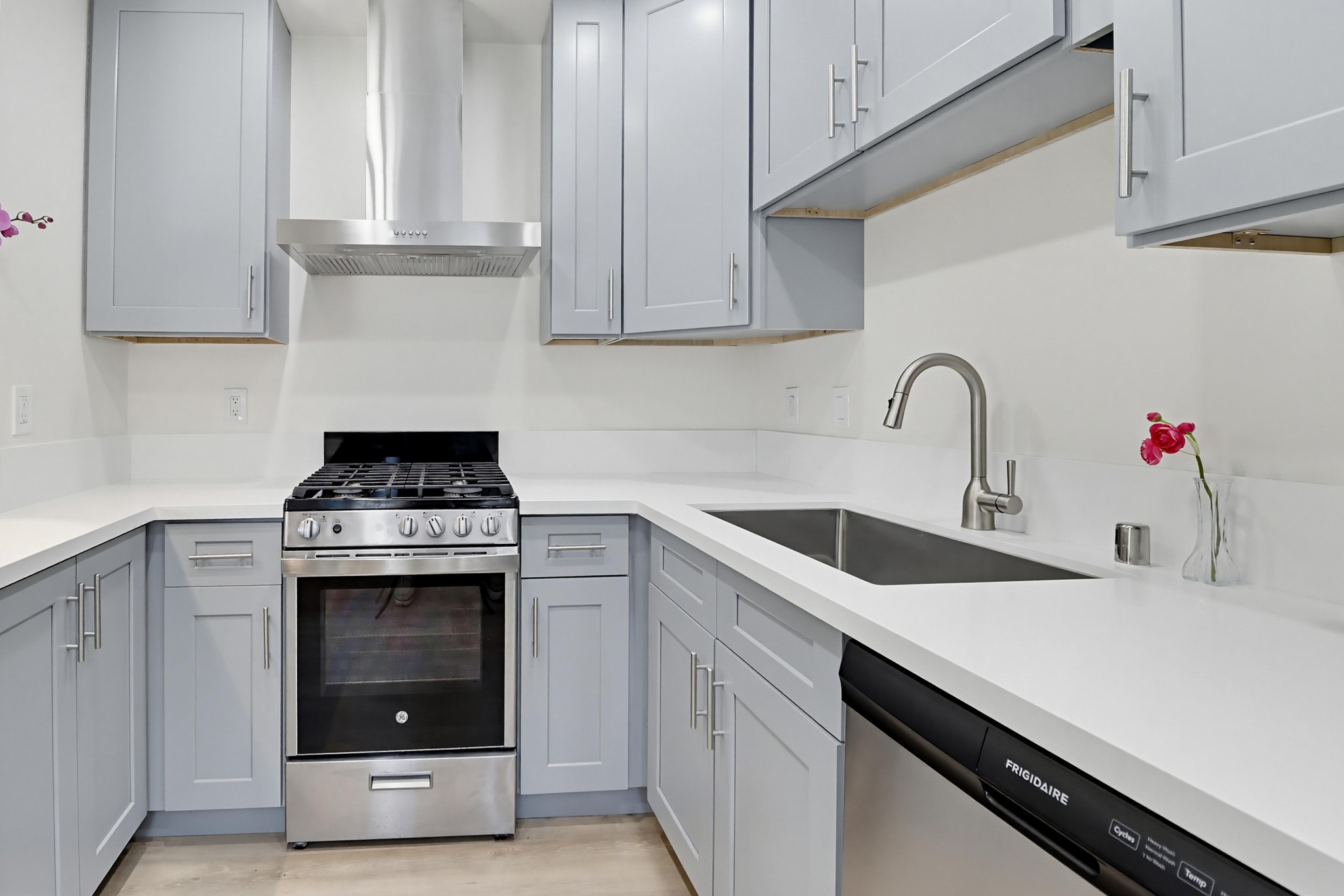Virtual tour photo 12 of 26 for 3599 Mission Blvd #4