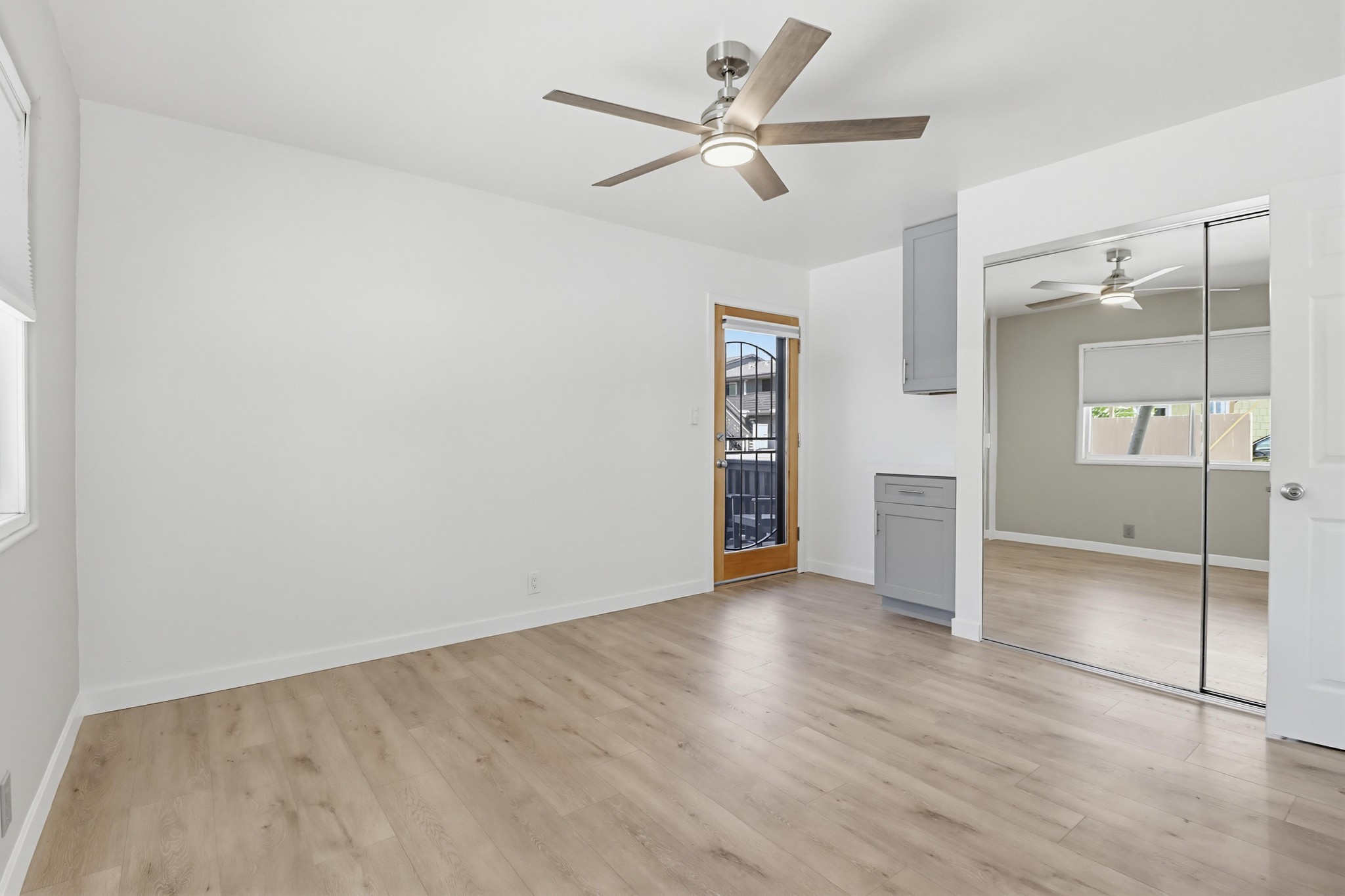 Virtual tour photo 16 of 26 for 3599 Mission Blvd #4