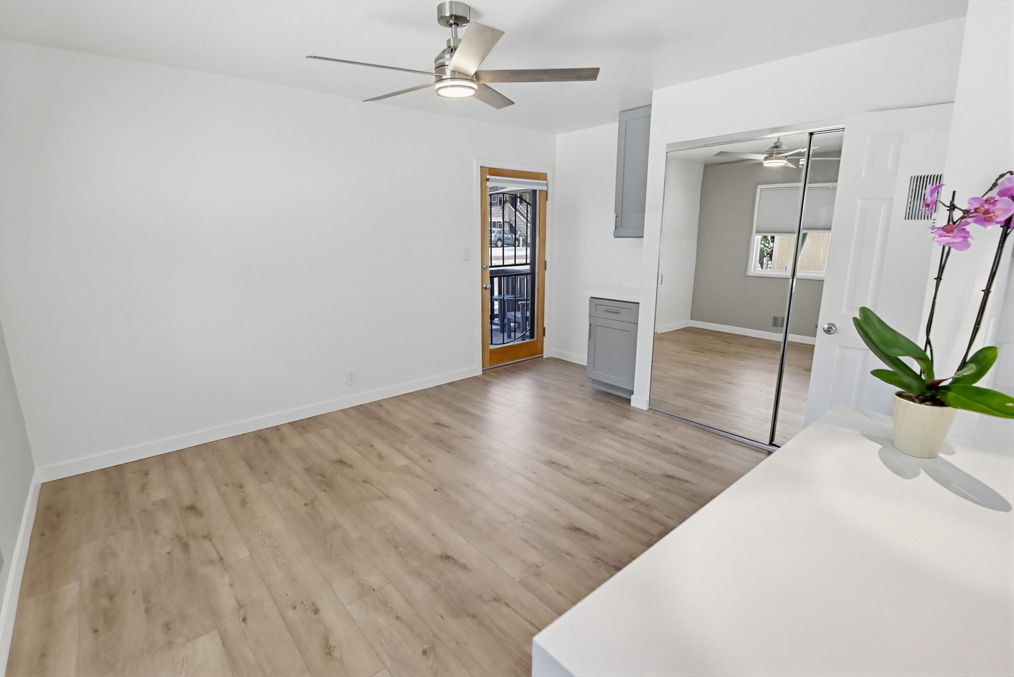 Virtual tour photo 14 of 26 for 3599 Mission Blvd #4
