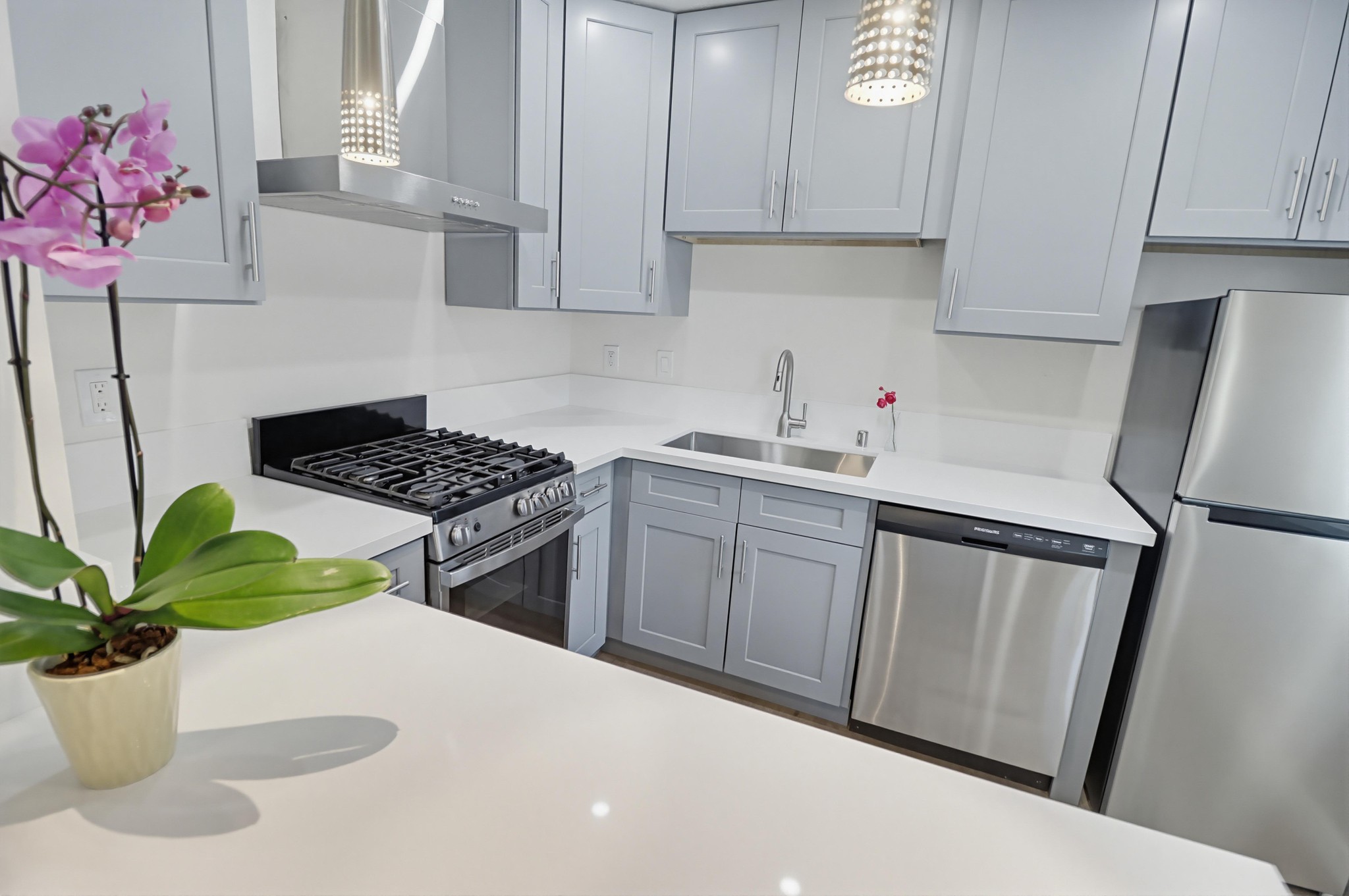 Virtual tour photo 10 of 26 for 3599 Mission Blvd #4