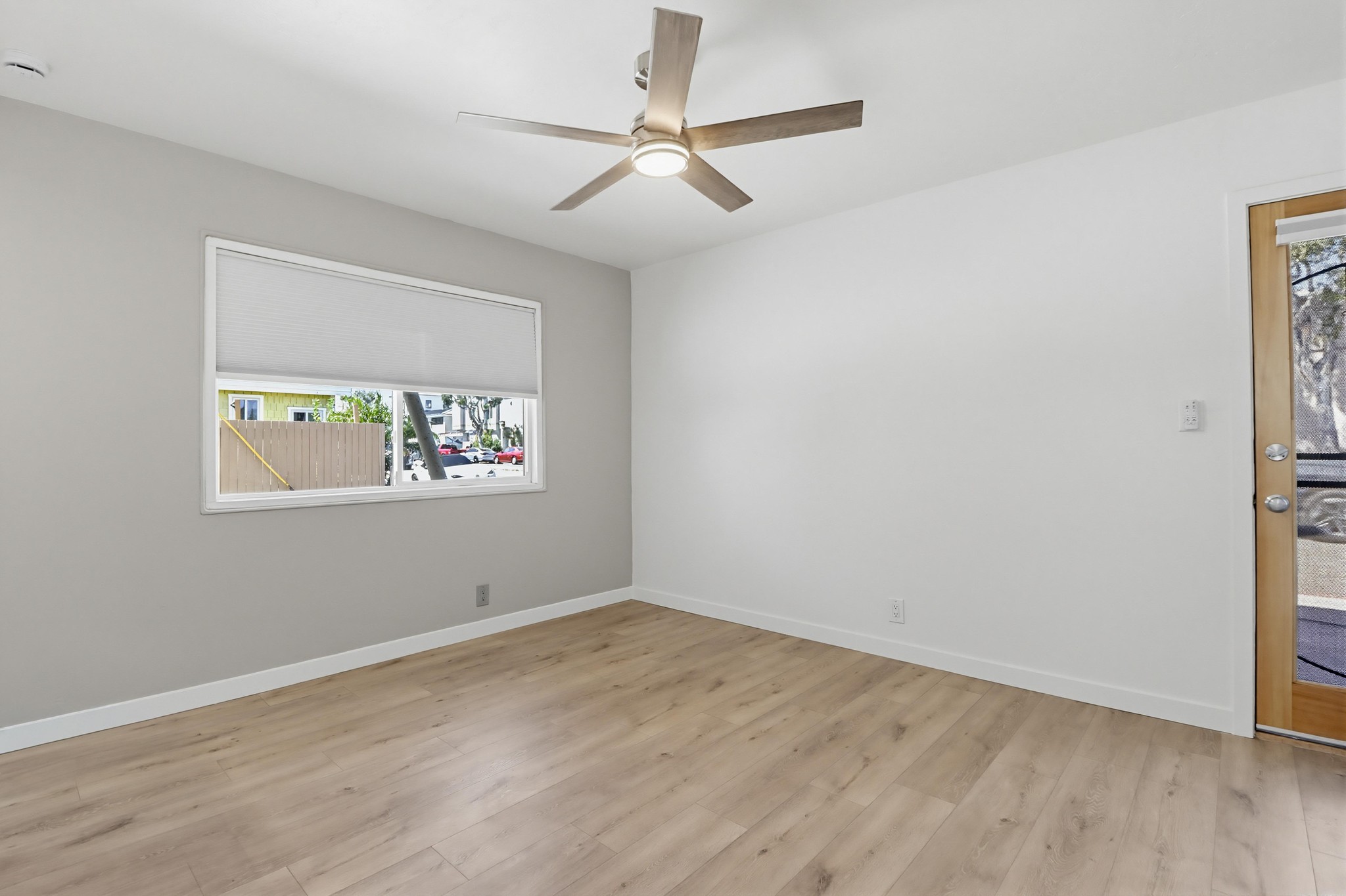 Virtual tour photo 17 of 26 for 3599 Mission Blvd #4