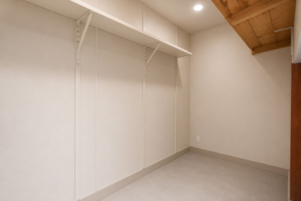 Virtual tour photo 29 of 38 for 3600 Mission Blvd #10