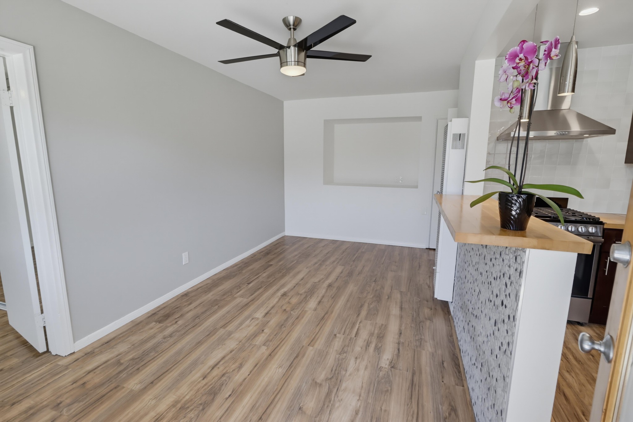 Virtual tour photo 6 of 39 for 3600 Mission Blvd #10