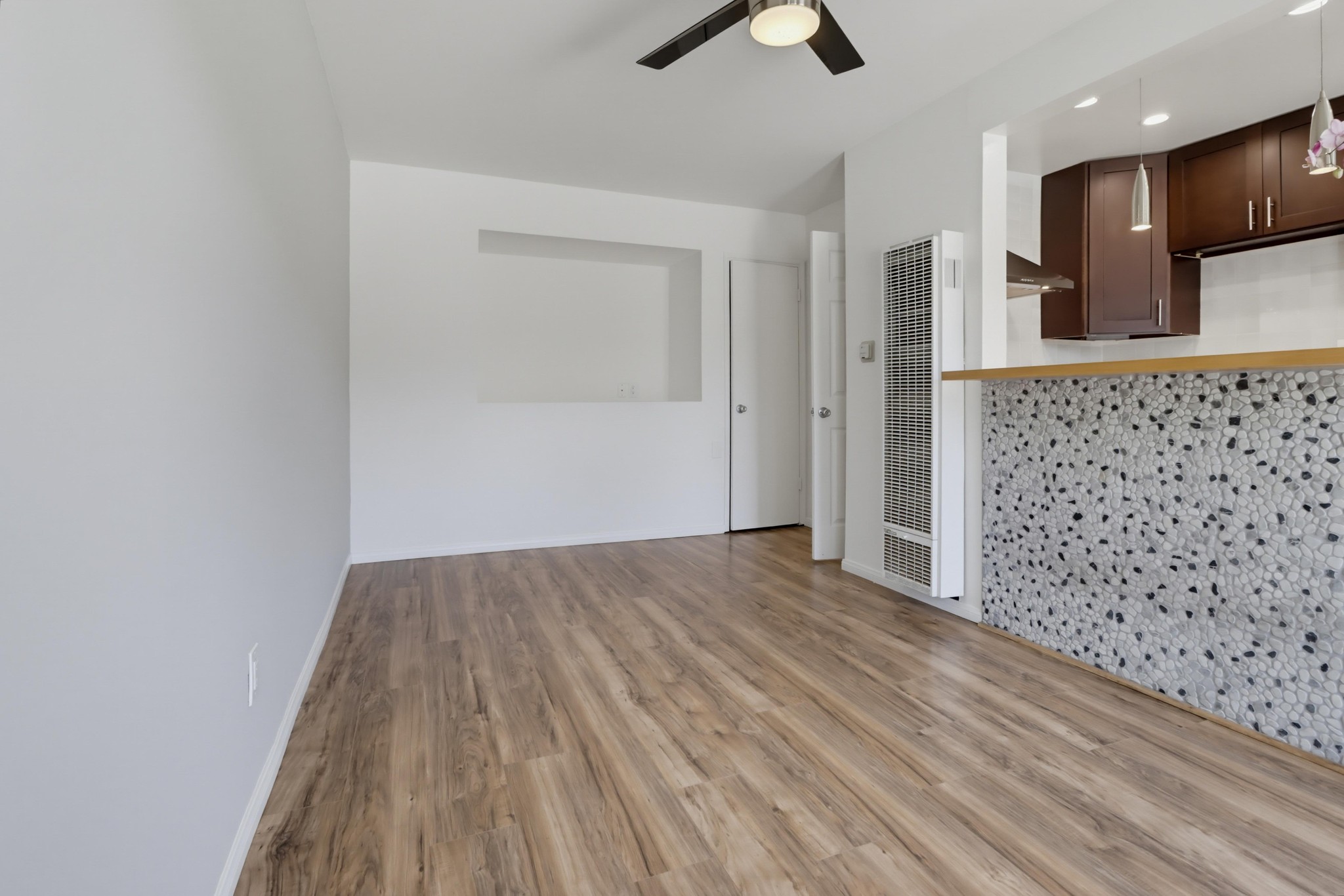 Virtual tour photo 7 of 39 for 3600 Mission Blvd #10