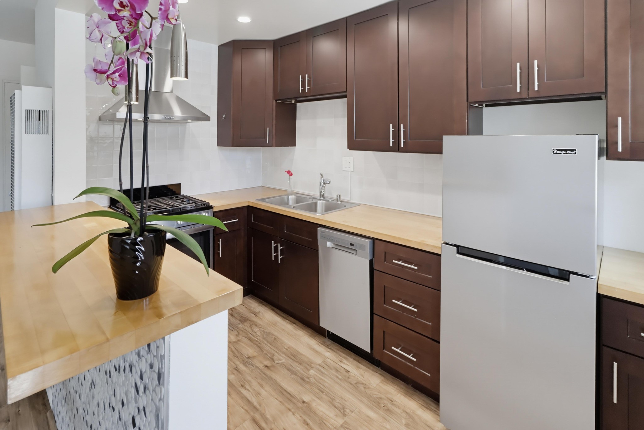Virtual tour photo 12 of 39 for 3600 Mission Blvd #10