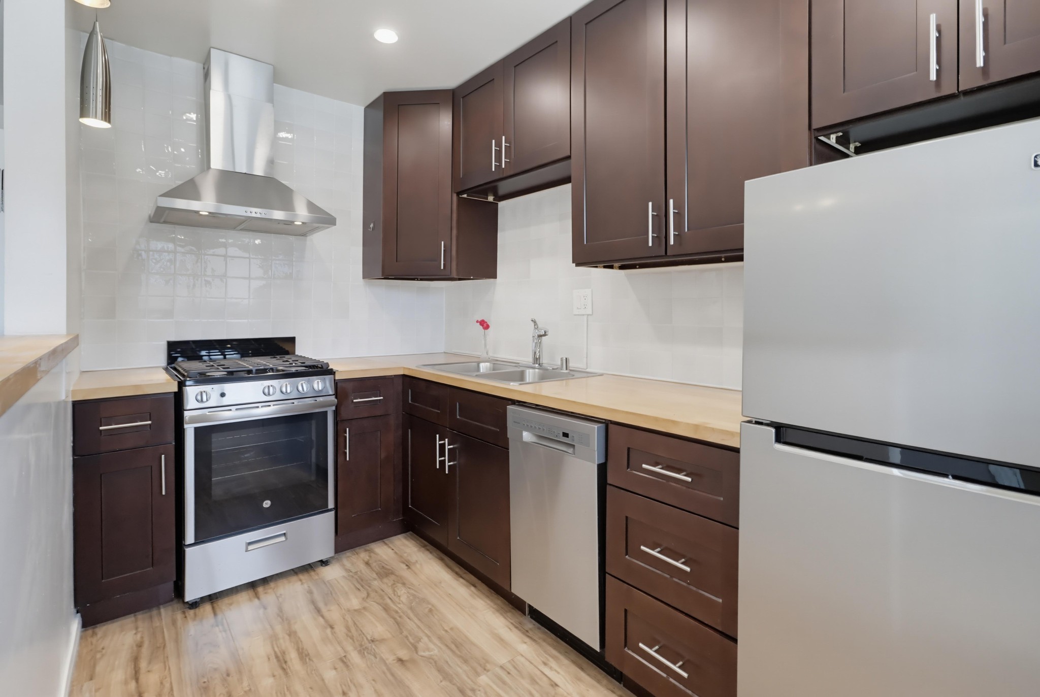 Virtual tour photo 13 of 39 for 3600 Mission Blvd #10