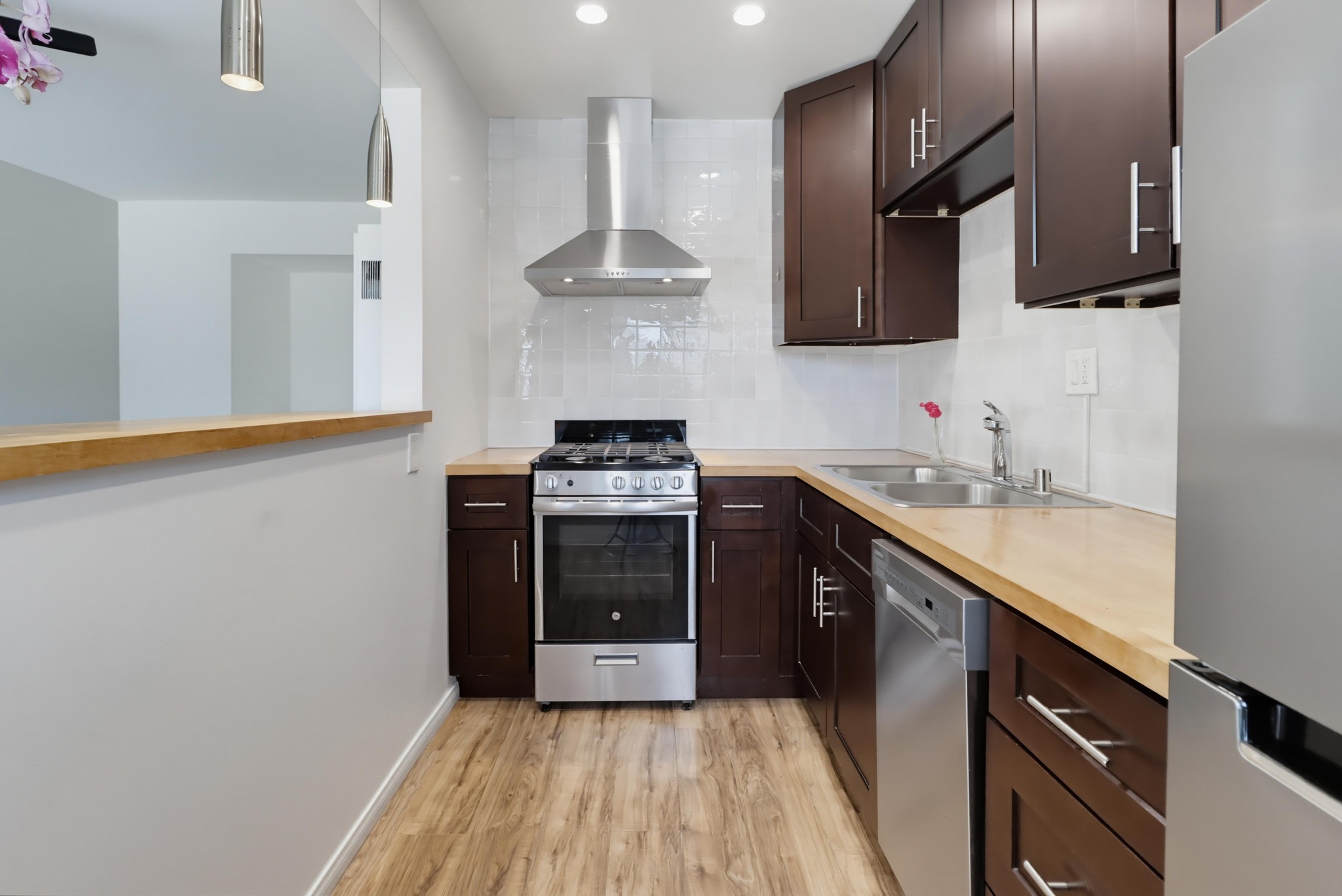 Virtual tour photo 14 of 39 for 3600 Mission Blvd #10