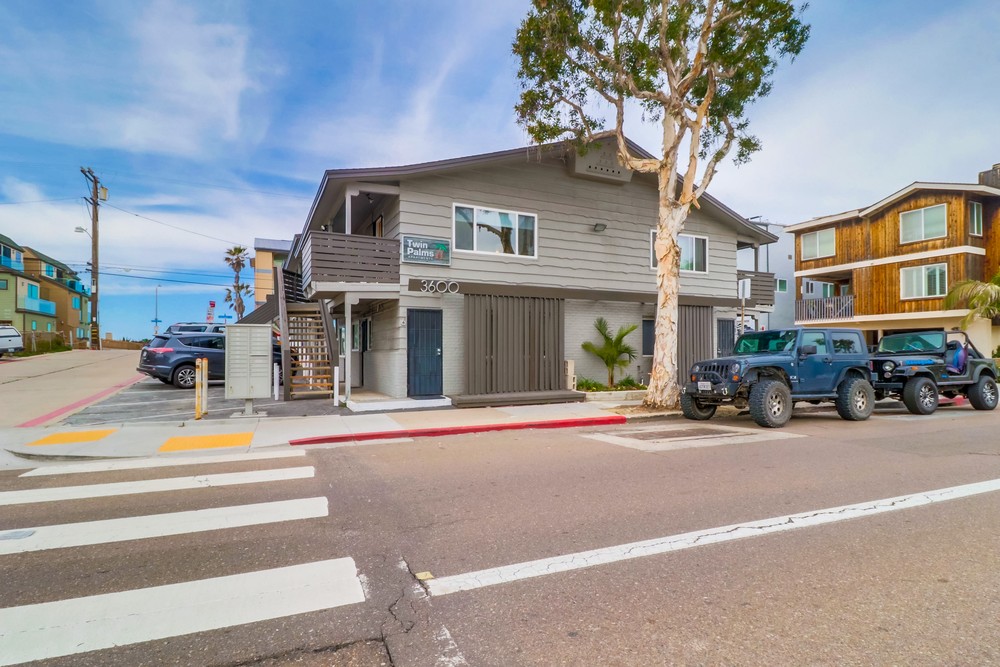 Virtual tour photo 4 of 24 for 3600 Mission Blvd #16