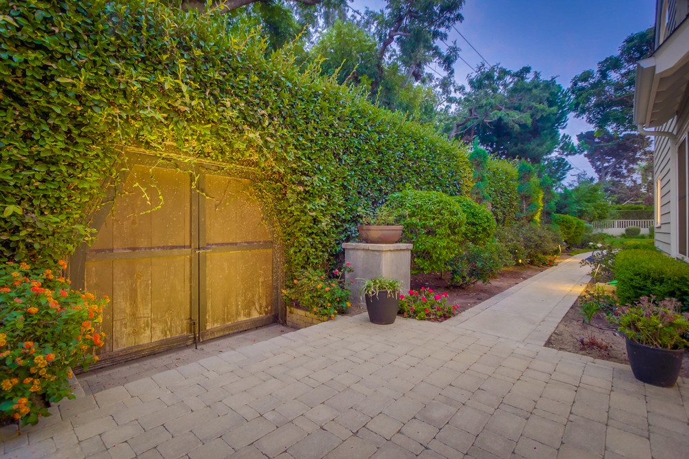 Virtual tour photo 8 of 95 for 3606 Rosecroft Ln