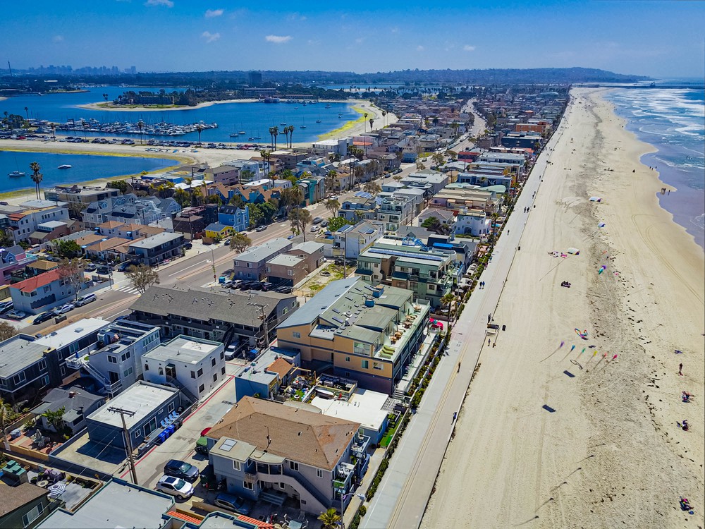 Virtual tour photo 14 of 19 for 3607 Ocean Front Walk # 1
