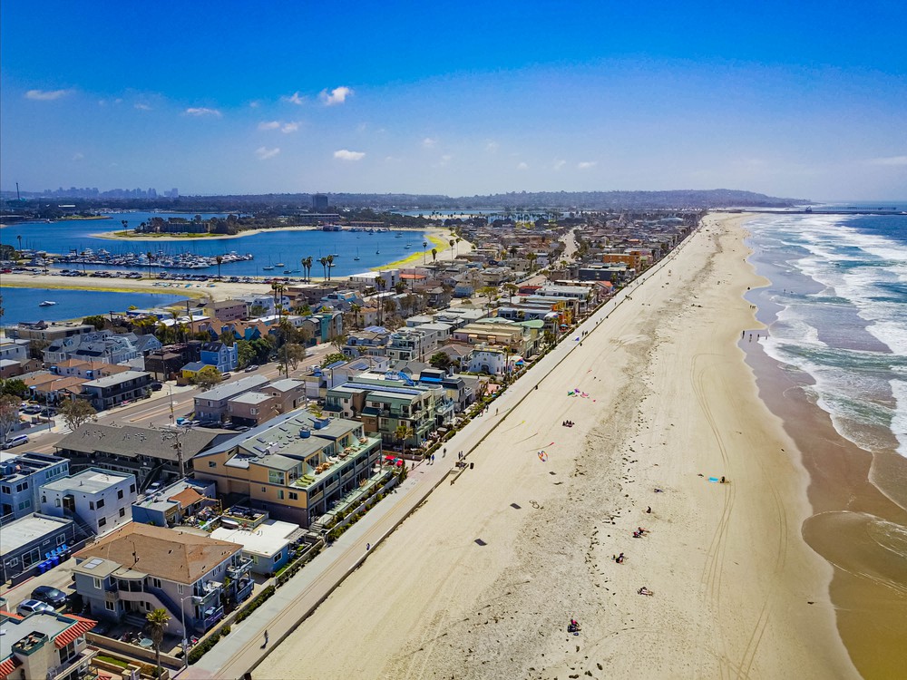 Virtual tour photo 15 of 19 for 3607 Ocean Front Walk # 1