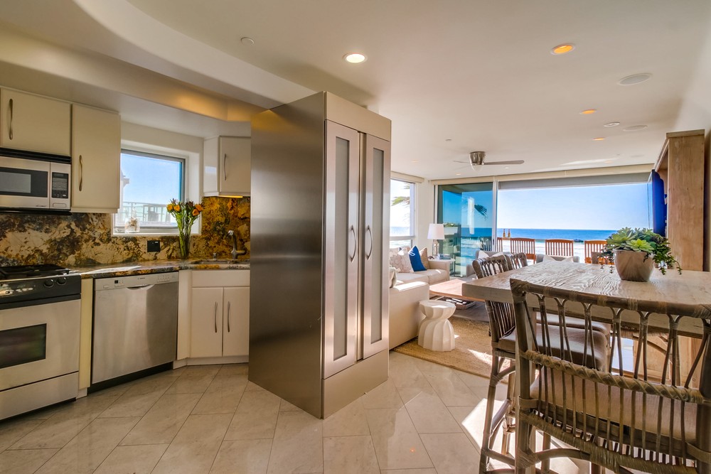 Virtual tour photo 8 of 49 for 3607 Ocean Front Walk