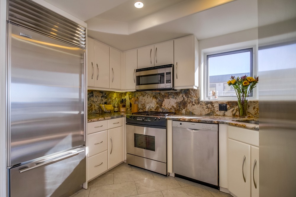 Virtual tour photo 10 of 49 for 3607 Ocean Front Walk