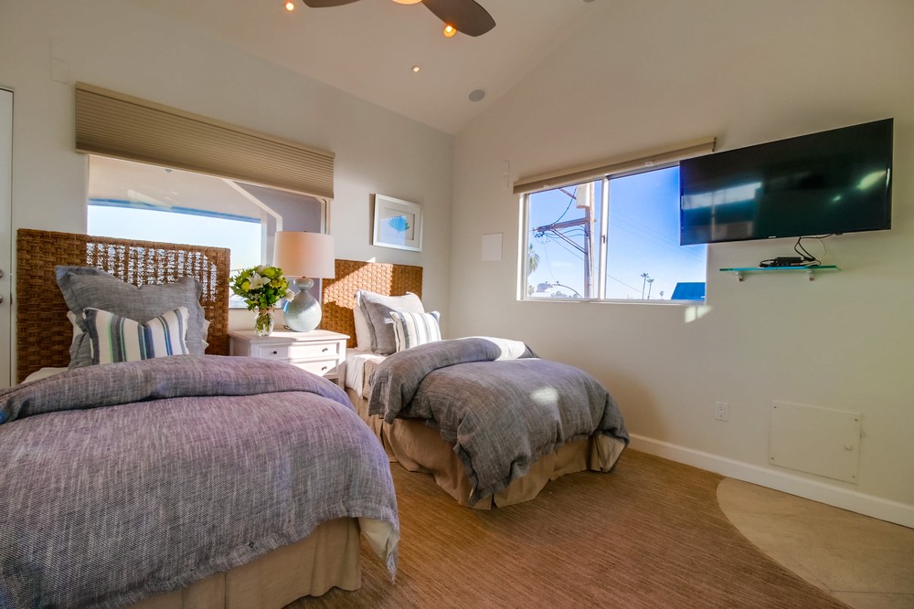 Virtual tour photo 33 of 49 for 3607 Ocean Front Walk