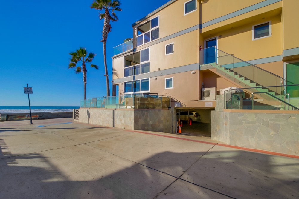 Virtual tour photo 42 of 49 for 3607 Ocean Front Walk