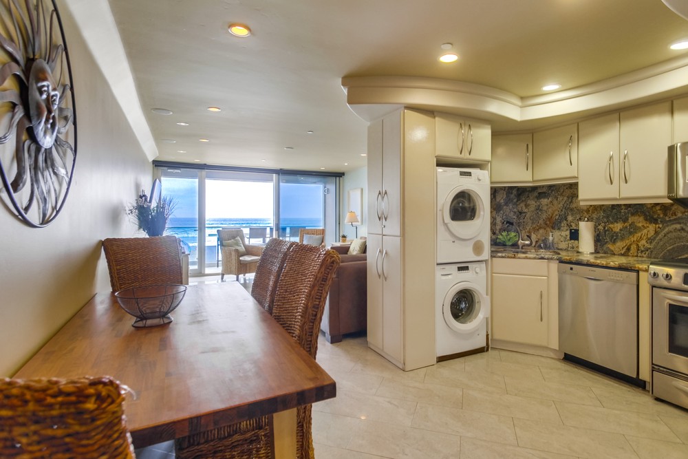 Virtual tour photo 15 of 42 for 3607 Ocean Front Walk #3