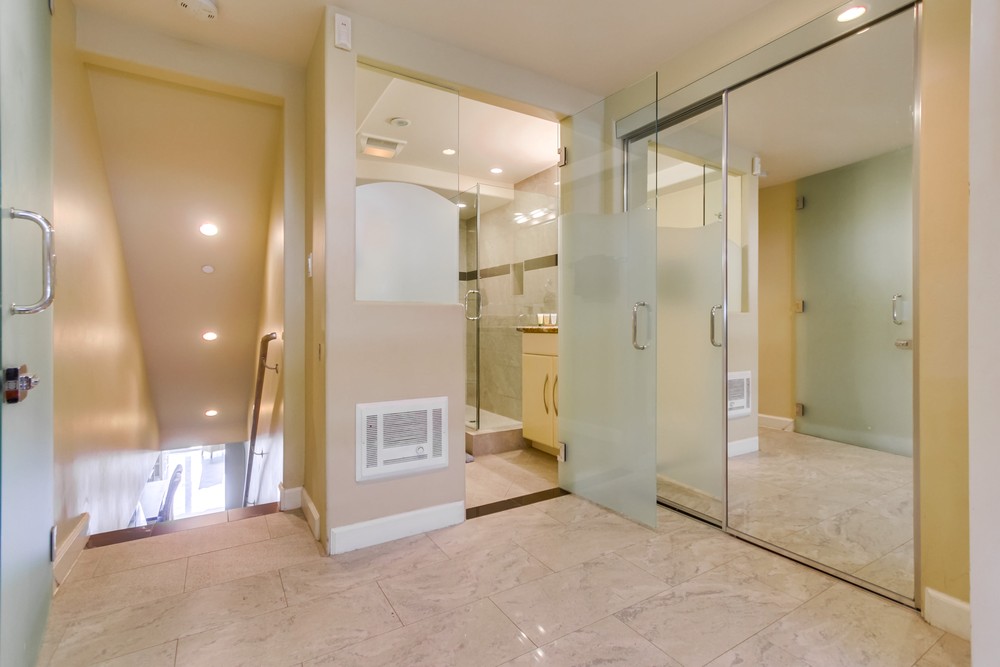 Virtual tour photo 24 of 42 for 3607 Ocean Front Walk #3