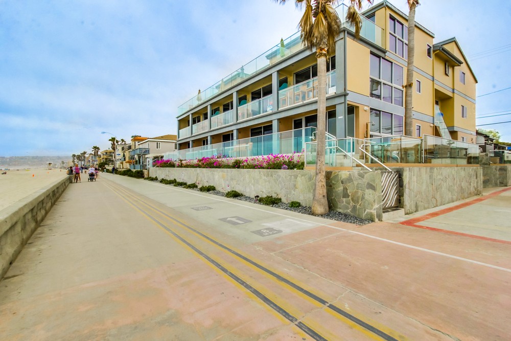 Virtual tour photo 38 of 42 for 3607 Ocean Front Walk #3