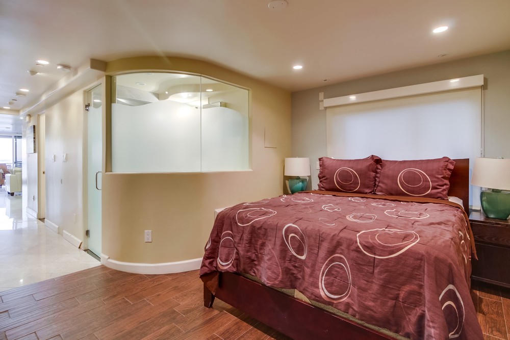 Virtual tour photo 72 of 95 for 3607 Ocean Front Walk