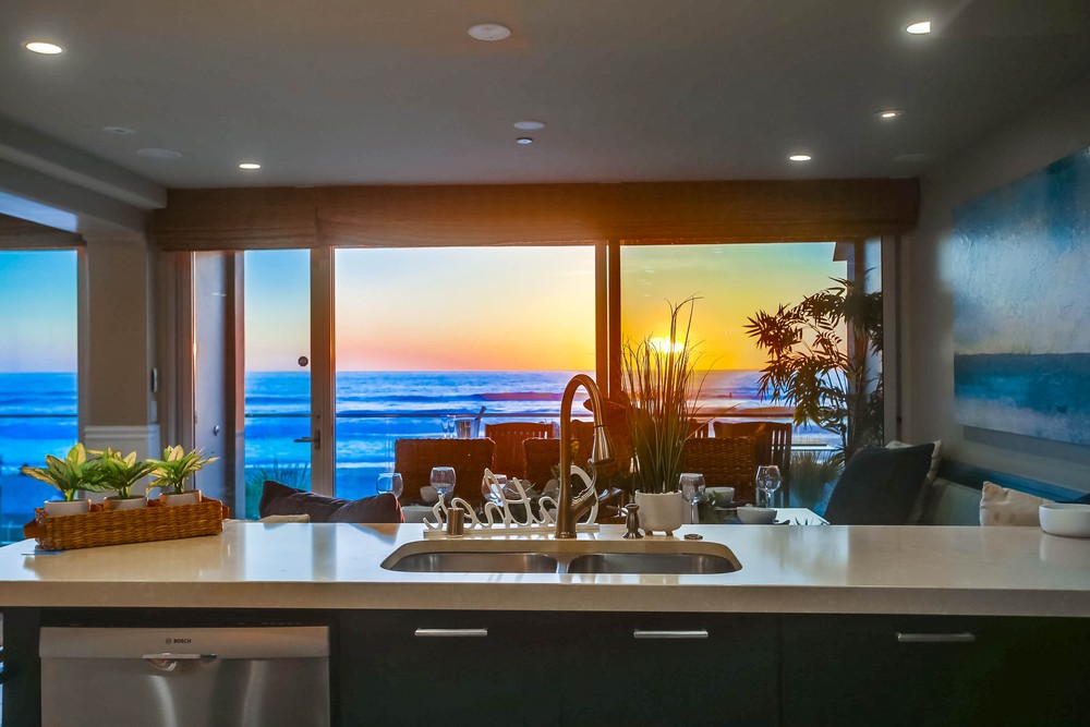 Virtual tour photo 17 of 38 for 3607 Ocean Front Walk