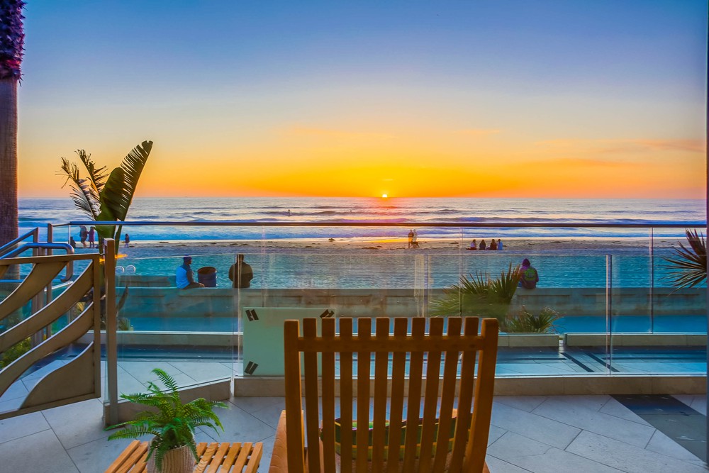 Virtual tour photo 25 of 38 for 3607 Ocean Front Walk